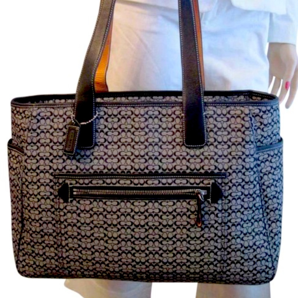 COACH 
Vintage Signature Large Unisex Tote